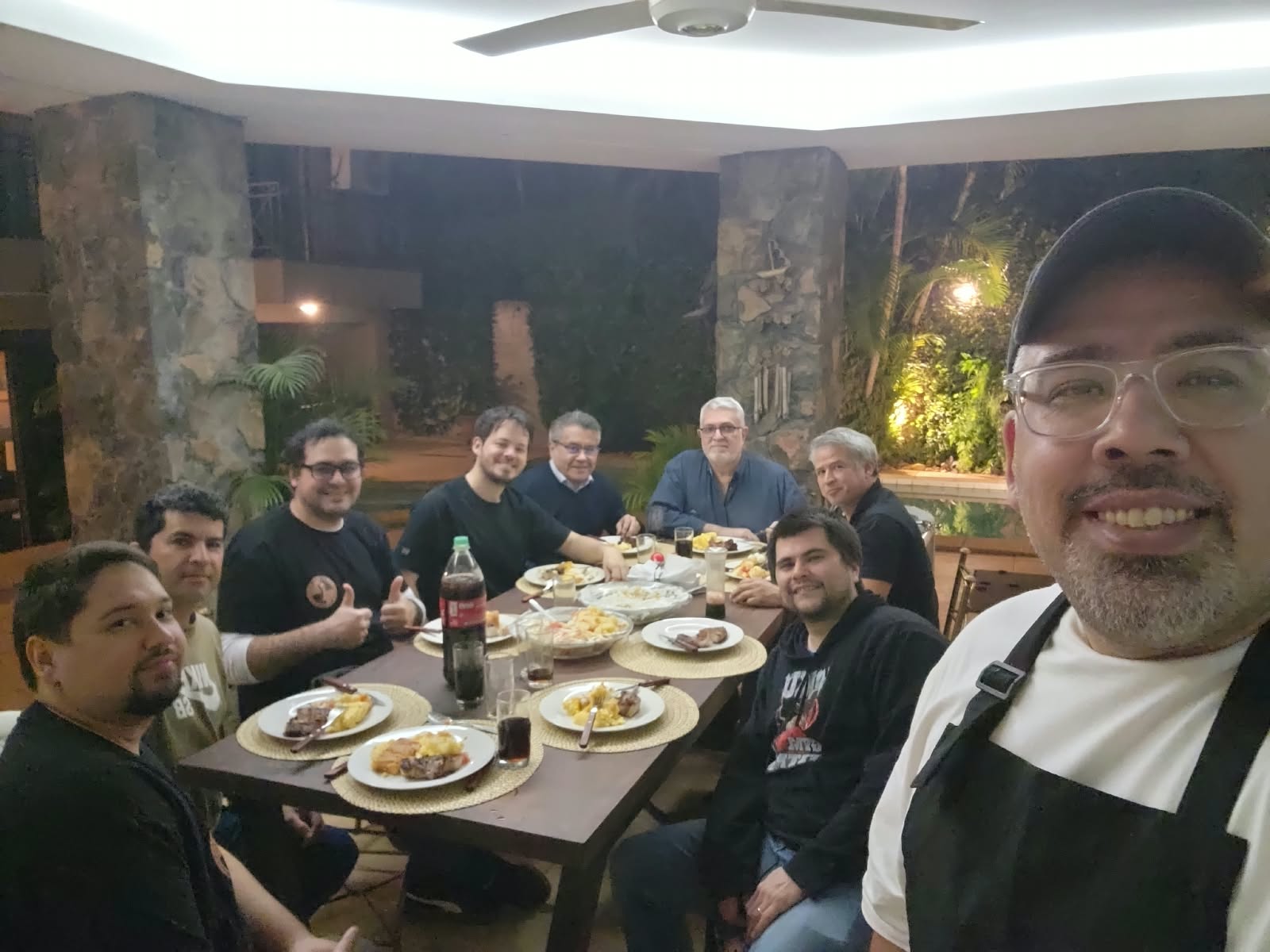 Grupo de Peón Avanza en el festejo por el doble podio en el CIT